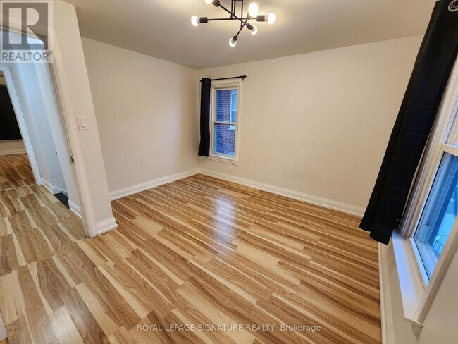 Photo - 731 St Antoine St