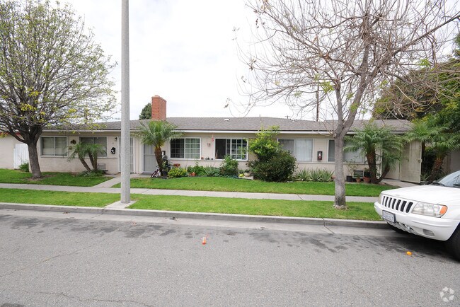 Photo - Holiday Harbor I Apartments