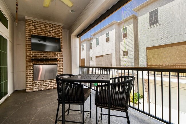 Photo - 1515 Weber St