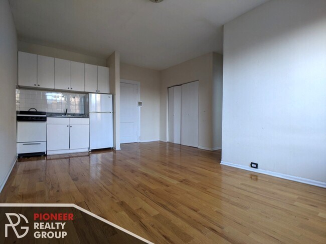 Photo - 1050 W George St Unit 202