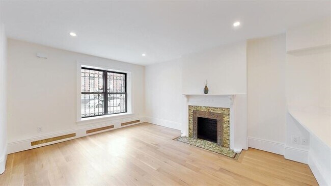 Photo - 43 MADISON Ave Unidad 1