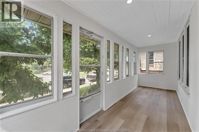 Photo - 1245 Giles Blvd E