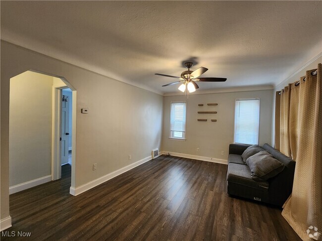 Building Photo - 3156 W 137th St Rental
