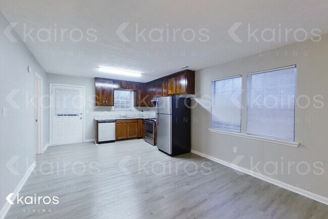 Photo - 100 Deer Pky