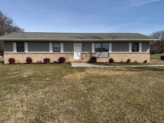 Building Photo - Location!!!!