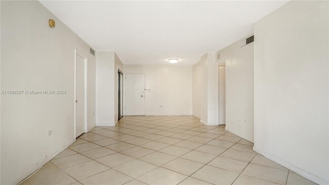 5555 Collins Ave Unit 14T