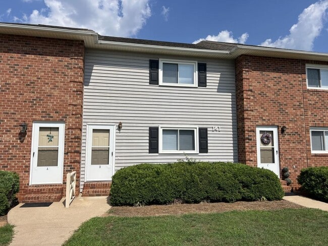 Building Photo - 141 Rolling Oaks St