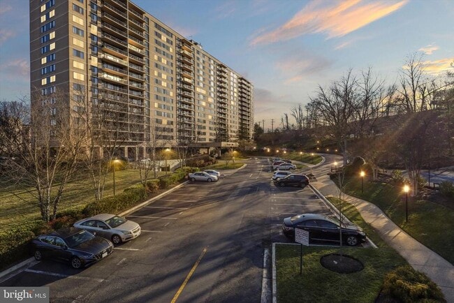 Building Photo - 5500 Holmes Run Pkwy Unit 1618