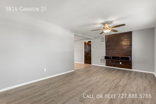 Photo - 3814 Carron St