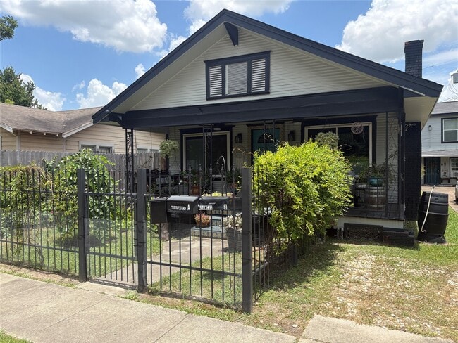 Building Photo - 610 Northwood St