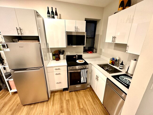 Photo - 829-833 Beacon Unit 304 Unit 304