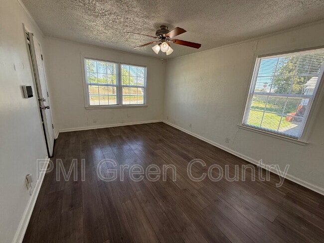 Photo - 3932 E 1st St