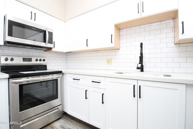 Photo - 2807 E Paradise Ln Unit 102