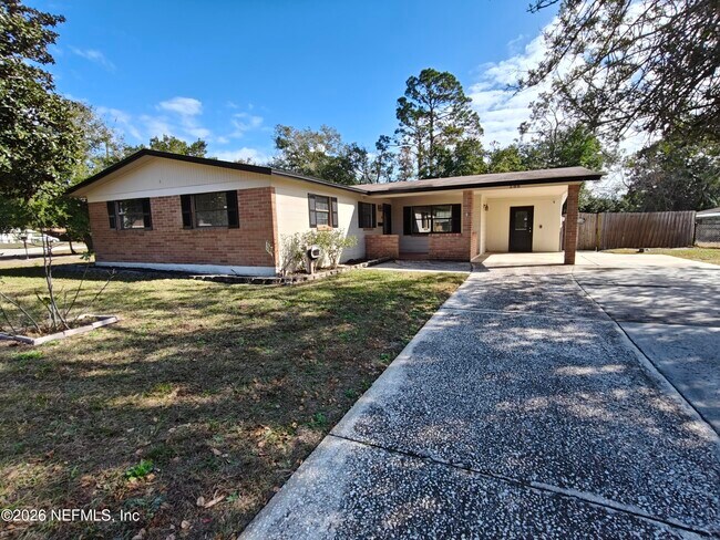 Photo - 588 Madeira Dr