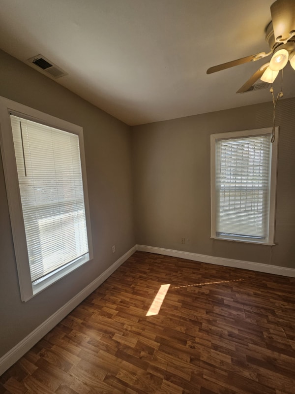 Photo - 809 Eastern Ave NE