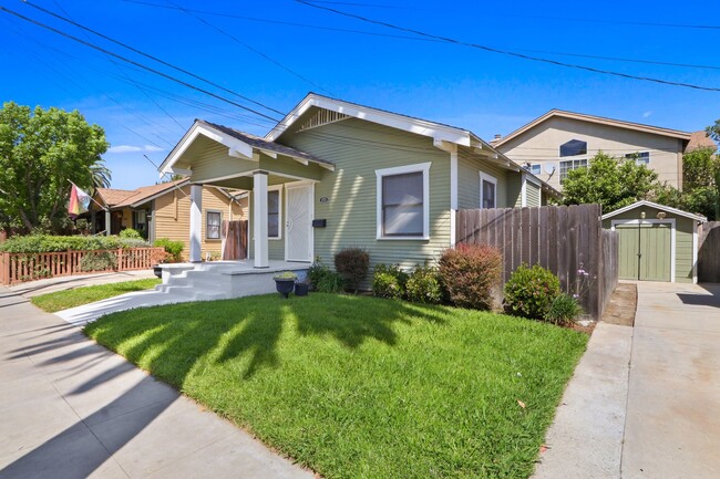 Photo - 2723 E 8th St Unidad 8th St Main