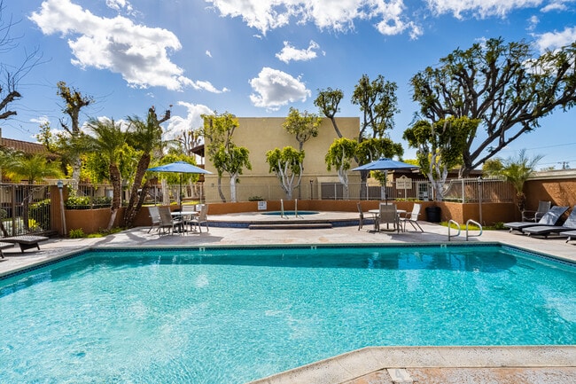 Las Flores Gardens Apartments