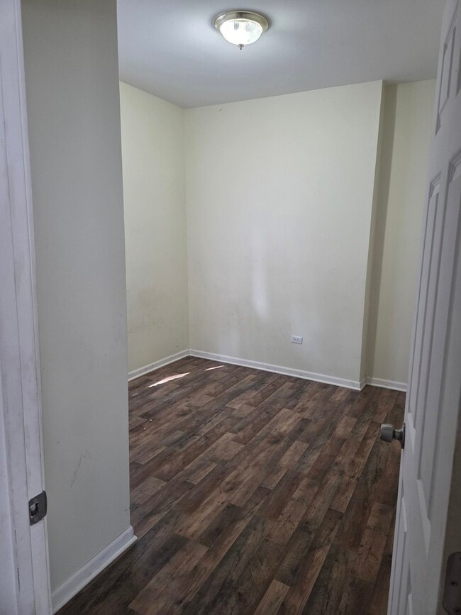 Photo - 1133 E 81st St