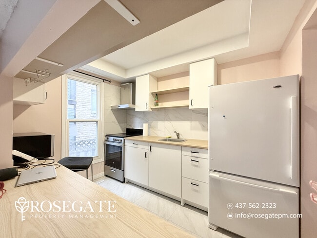 Photo - All-Inclusive 1-Bedroom Main Level Apartment with Parking – Brampton Unit B