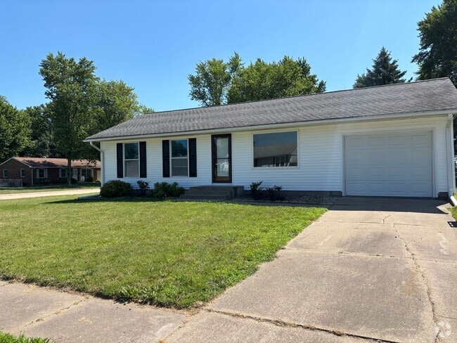 Building Photo - 3 Bedroom, 2 Bath Single Family Home in Cl...