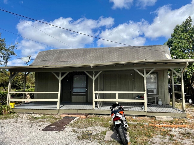 Building Photo - 1521 N 59th Terrace