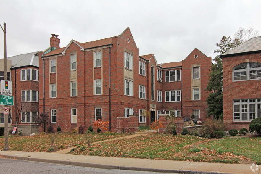 Exterior of 901 S Hanley