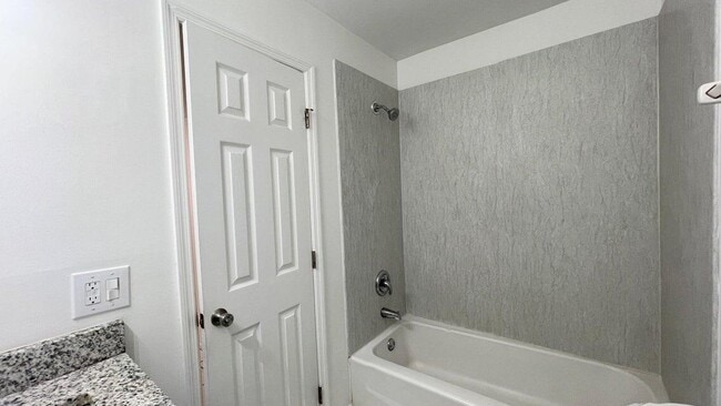 4606 SE Binnacle Way Unit 3