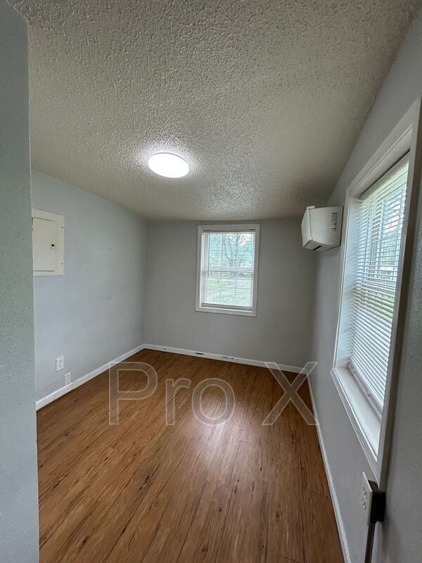 Photo - 105 W Jefferson St