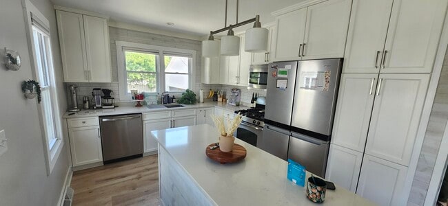 Photo - 230 Kinzie Ave