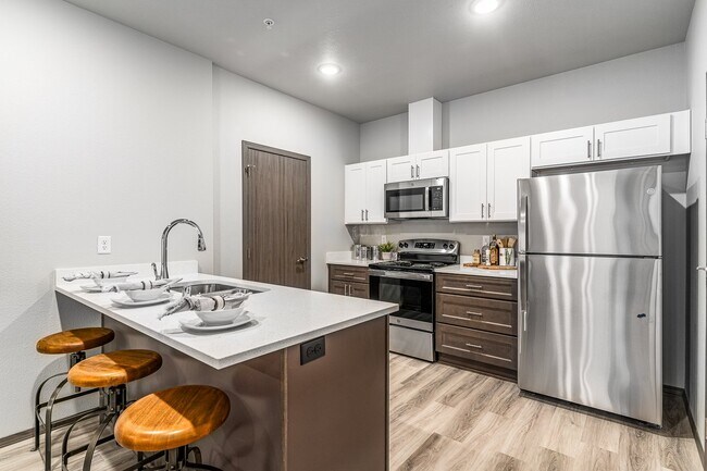 Photo - River City Apartments