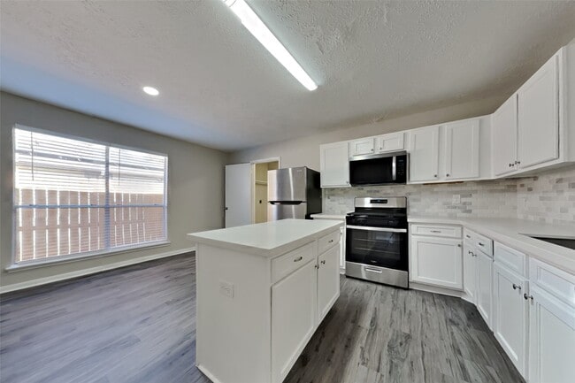 Photo - 28907 Sedgefield St