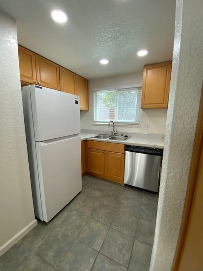 Photo - 4th of July MOVE IN SPECIAL! $500.00 off your first month's rent if you move in by July 4th!