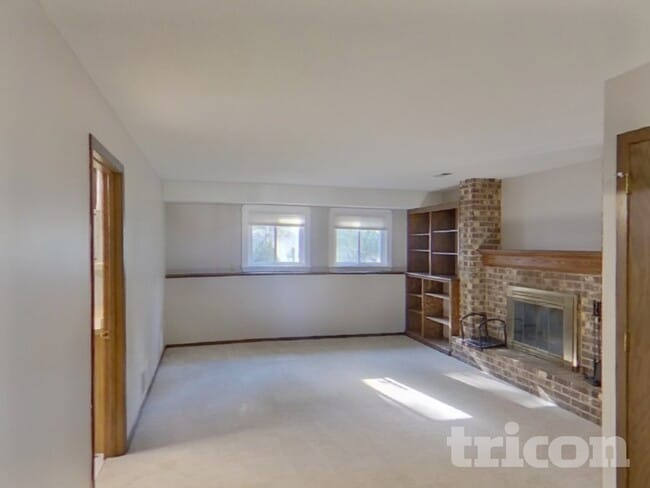 Photo - 1701 116th St E