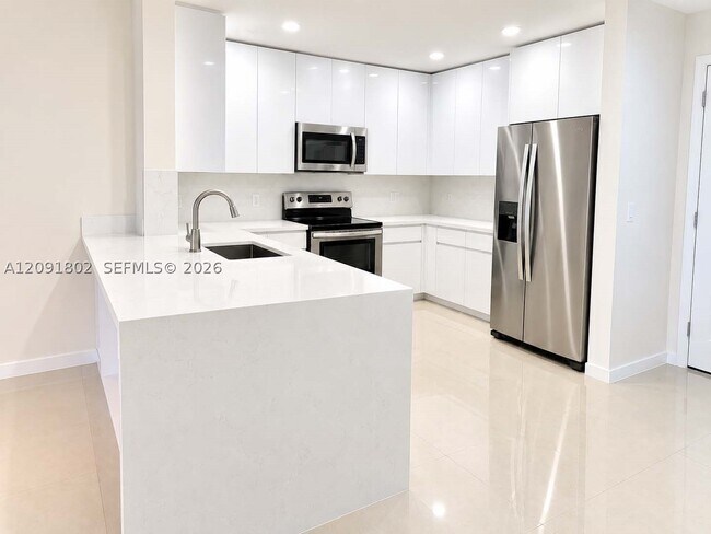 10 Aragon Ave Unit 910