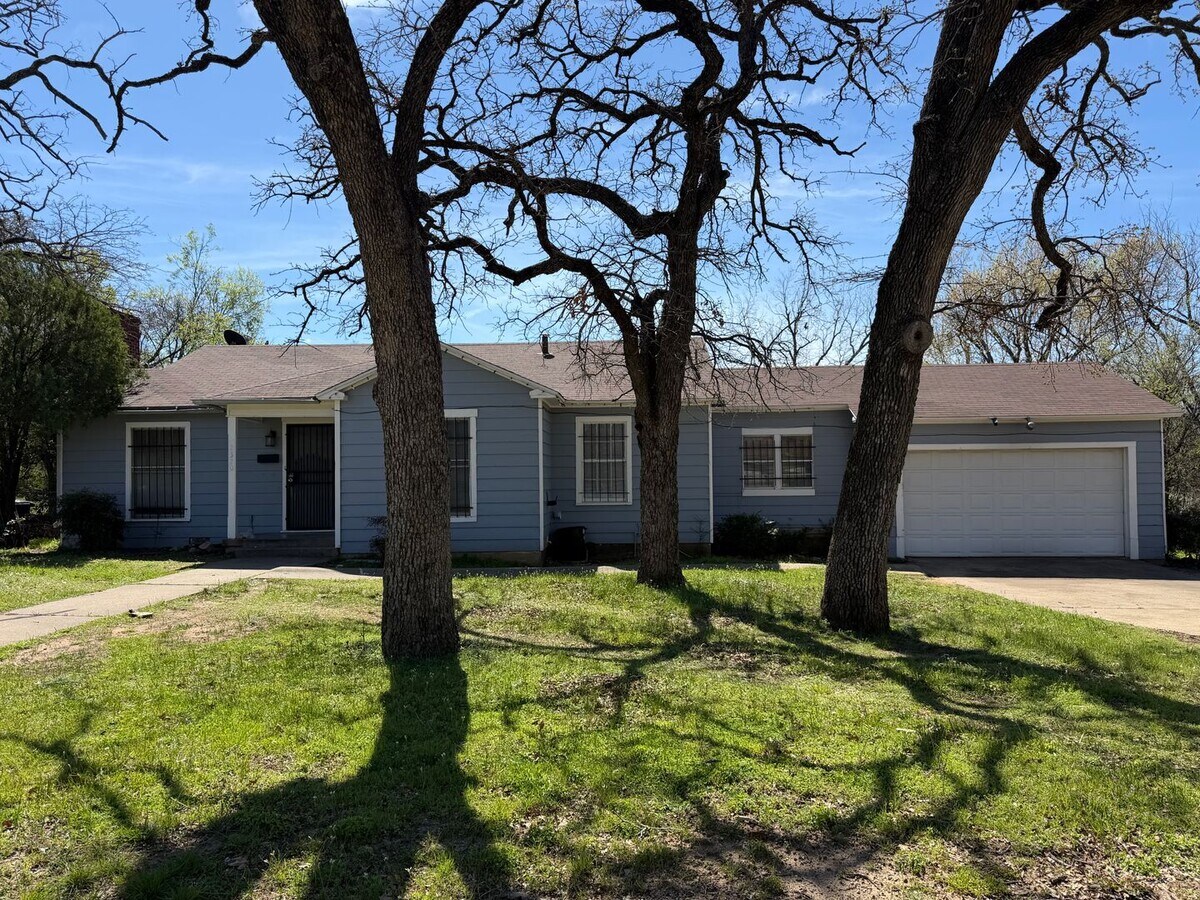 Photo - 2320 Fairway Dr