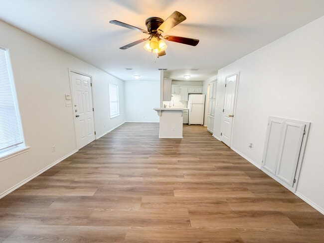 Photo - 709 Sonesta Dr Unidad D