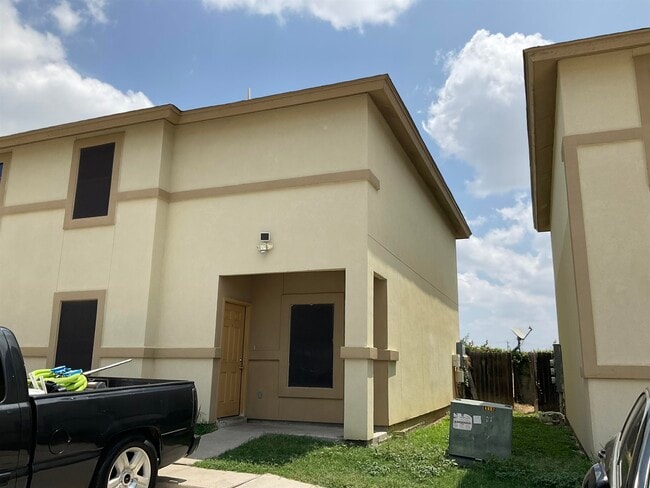 Building Photo - 1014 Ranchway Dr Unit 8