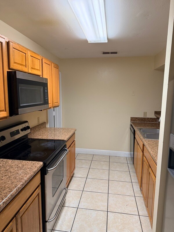 Photo - 479 Prestwick Pl