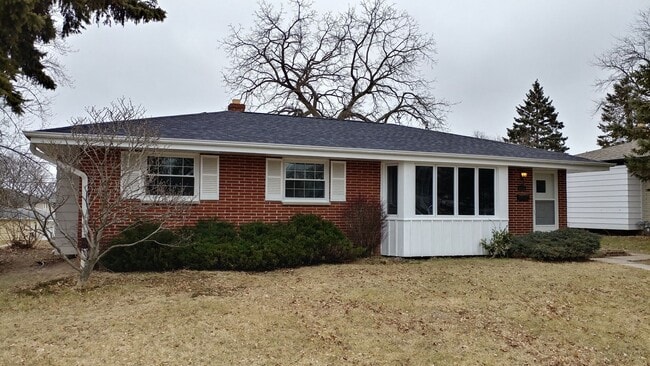 3 Bedrooom Home Located in the Heart of We... - 3 Bedrooom Home Located in the Heart of We...