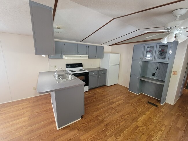 Photo - 160 Headman Ln