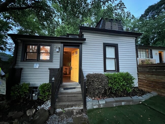 Photo - 1077 Hampton St NW