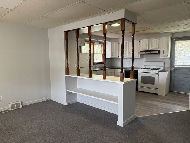 Building Photo - 113 Line Way Unit 1 First Floor