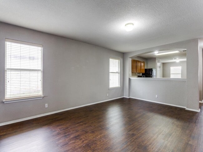 Photo - 105 Loryn Dr