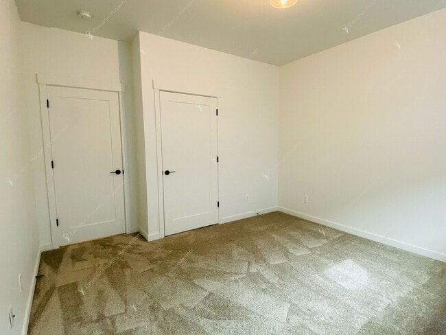 Photo - Bright & Spacious SE Bend Retreat with Vaulted Ceilings and Luxurious Primary Suite