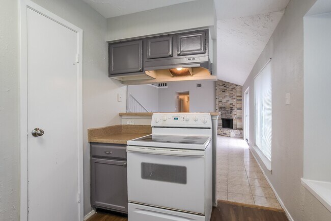 Photo - 22219 Diane Dr