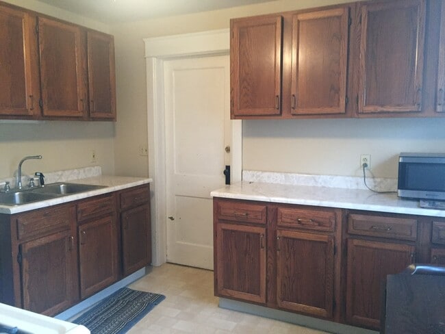 Kitchen - 2624 Chestnut St Unit 2624 Chestnut Street