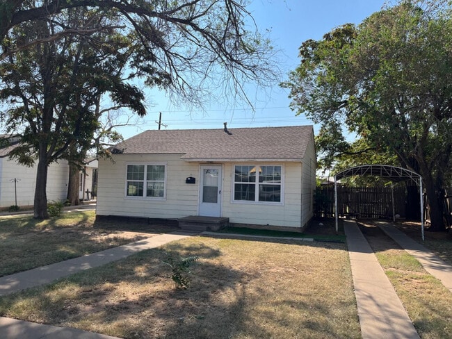 Building Photo - 2011 35th St