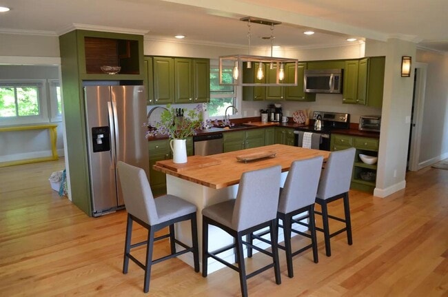 Building Photo - 67 Suncrest Terrace