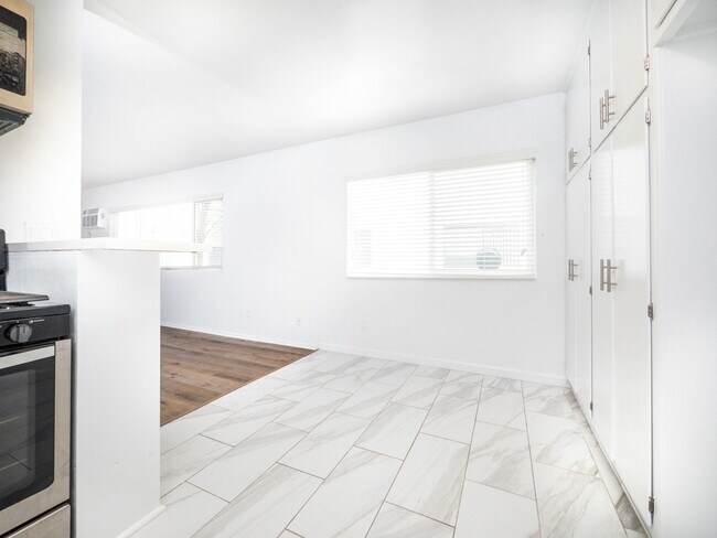 Photo - 10832 Charnock Rd