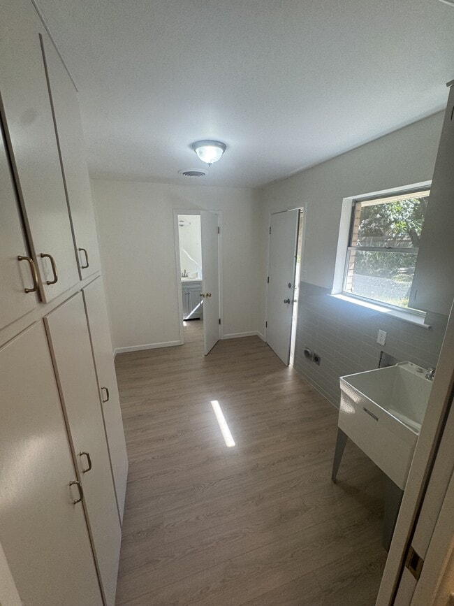 Photo - 6001 Wonder Dr